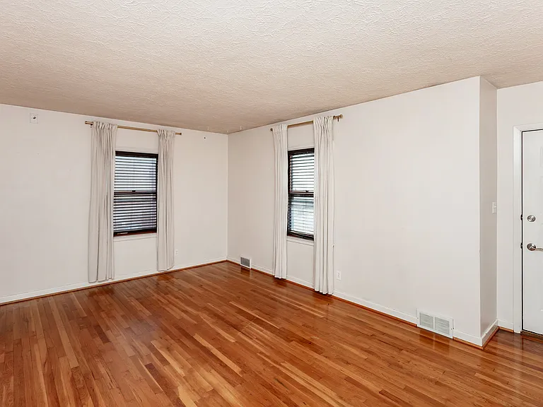 1829 Locust St — Photo 5