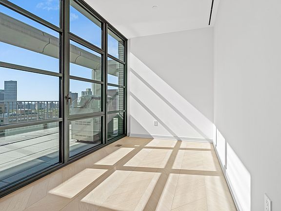 4th image of 115 York St Unit Phd