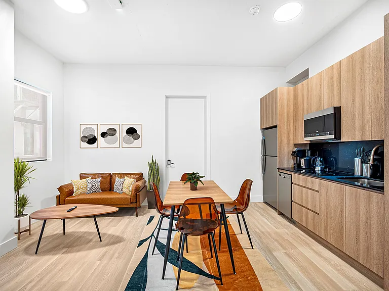 Plum Apartments — Photo 8