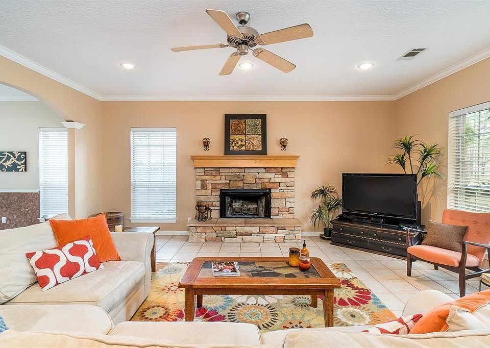 1st image of 15123 Willow Branch Dr