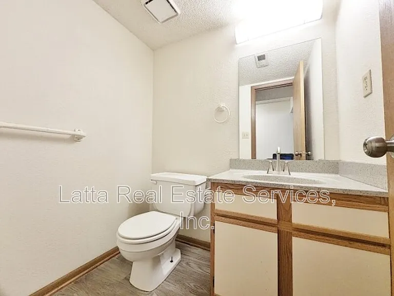 2115 Highridge Dr #B — Photo 12