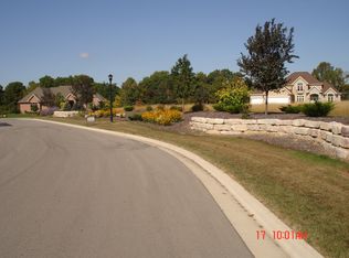 1649 S Hidden Falls Ct, De Pere, WI 54115