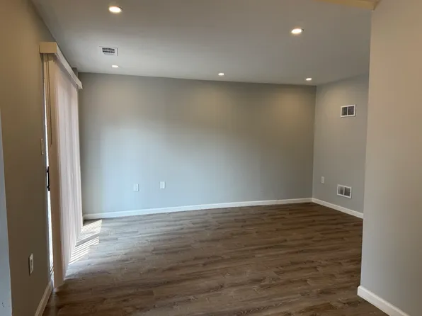 238 N Stevenson Sq, Alexandria, VA 22304