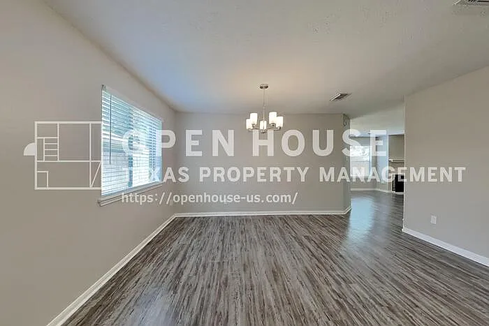 1227 Caraquet Dr — Photo 10