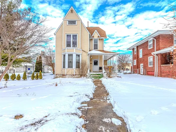 106 W Daggy St, Tuscola, IL 61953