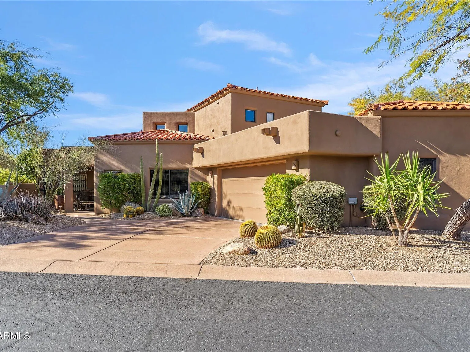 3 bed, 3.0 bath, 2276 sqft, $12,000 — Photo 2