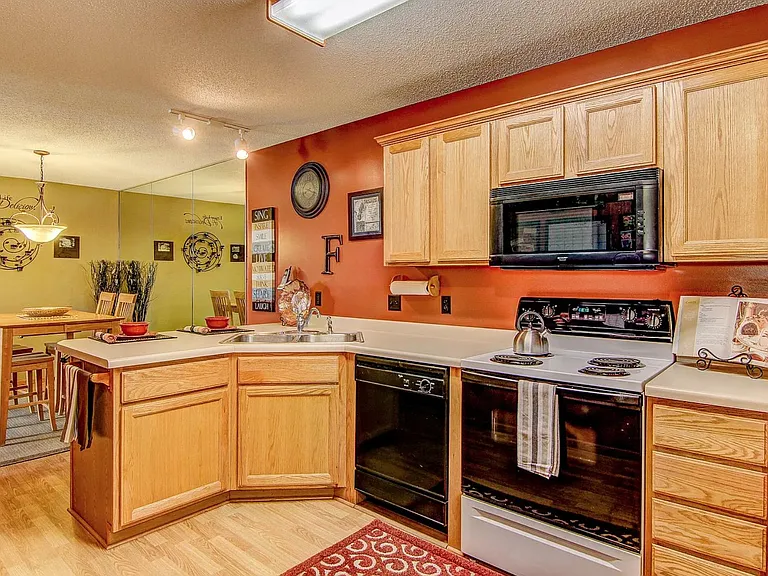 2353 Oakridge Cir — Photo 10