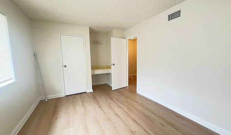 3026 Winfield Ave — Photo 10
