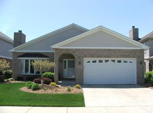 5421 Foxwoods Dr, Oak Lawn, IL 60453