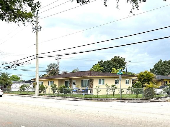4th image of 3900 SW 67th Ave