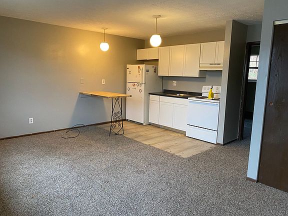 3rd image of 1003 Jackson Ave #C
