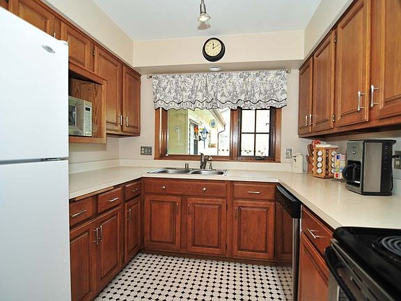 4th image of N108W7234 Poplar Ave