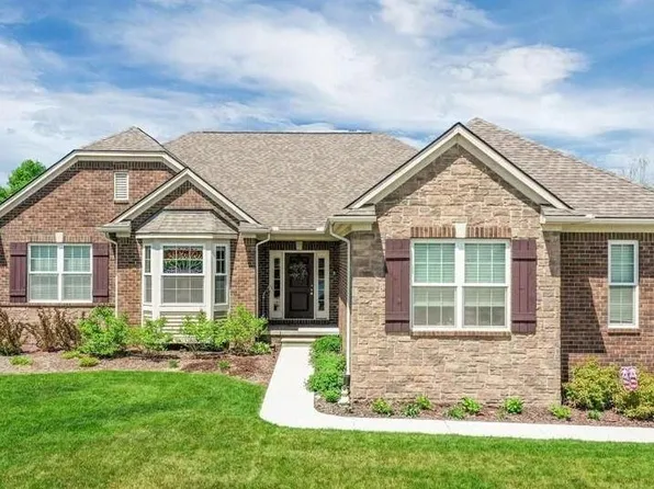 1425 Glass Lake Cir, Oxford, MI 48371