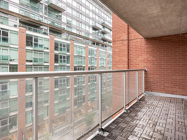 230 King St E #710 — Photo 16