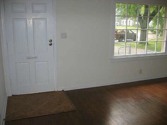 3rd image of 4406 N Primrose Ave