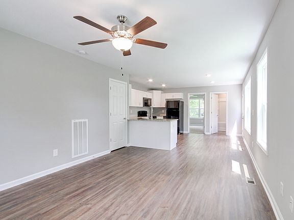 3rd image of 925 Woody Hills Dr
