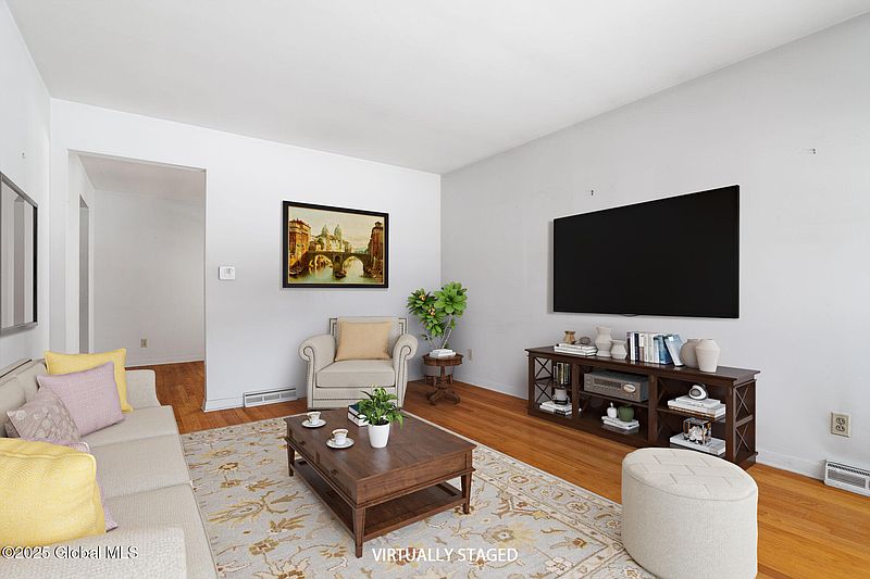 4th image of 94 Eileen Street
