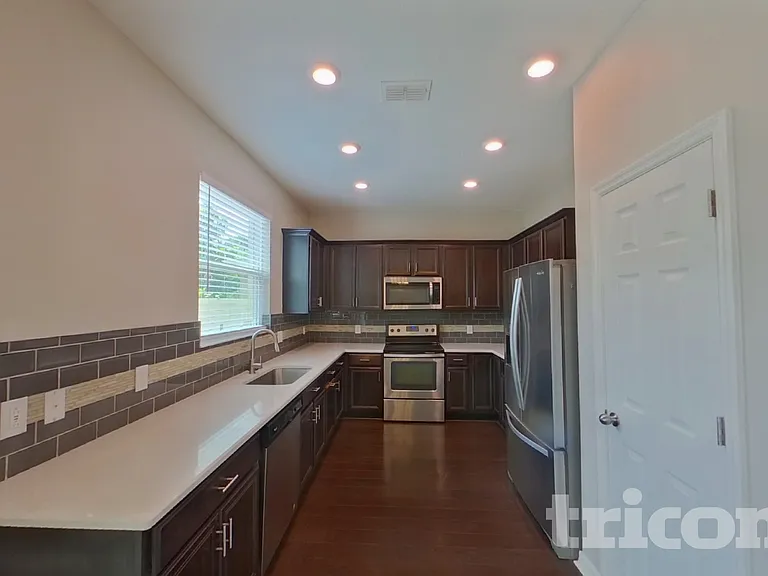 10710 Southern Forest Dr — Photo 5
