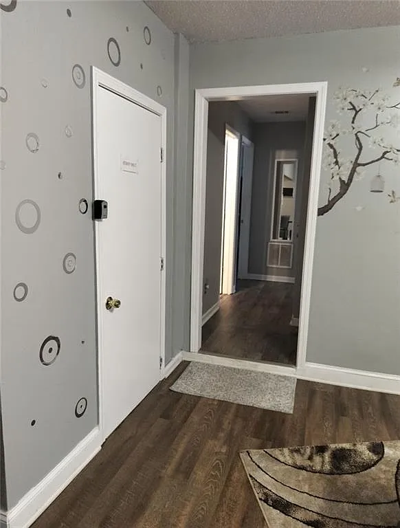 2 bed, 1.0 bath, 1517 sqft, $1,700 — Photo 2