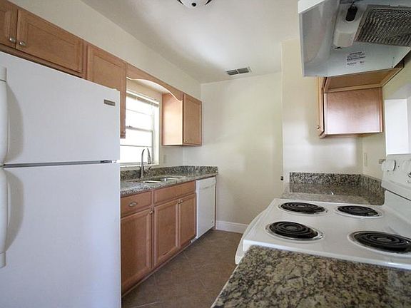 4th image of 3813 Feather Dr