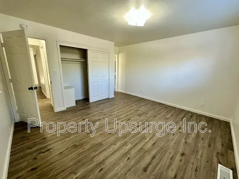 1063 Del Sol Pl #B — Photo 9