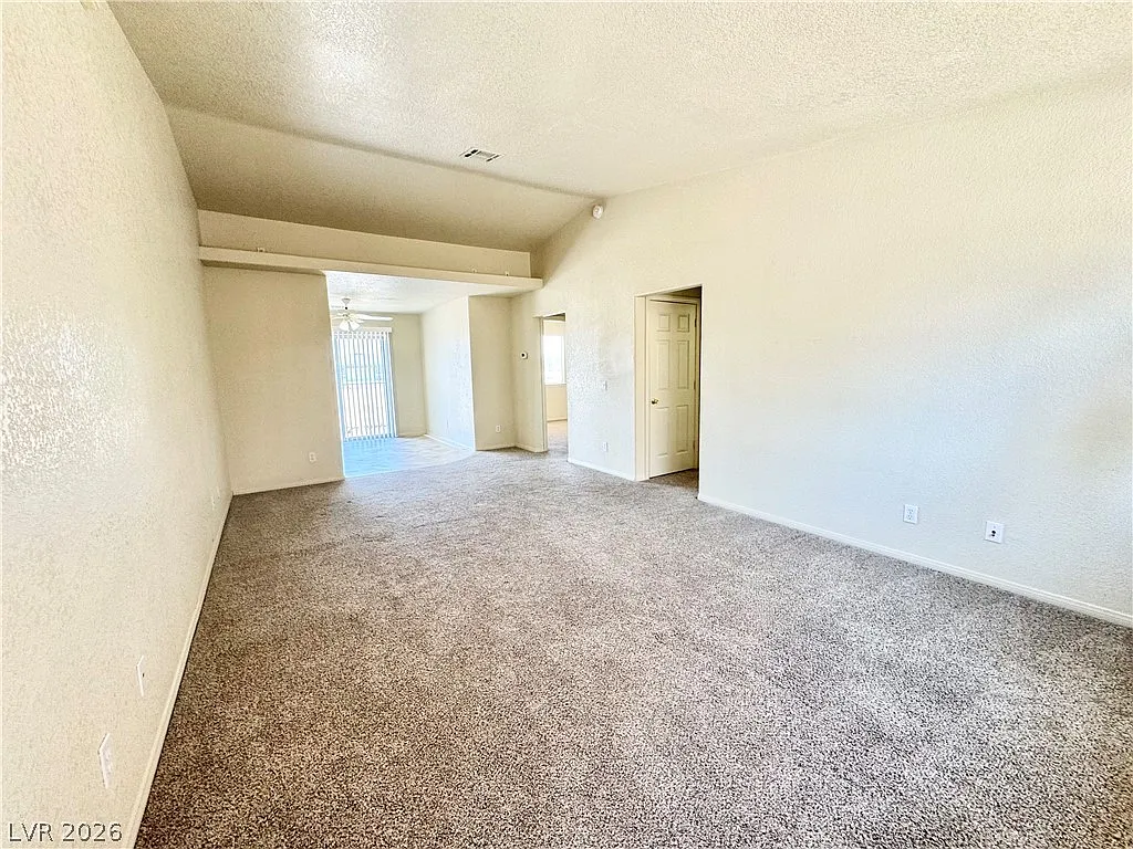 2 bed, 2.0 bath, 4104 sqft, $1,200 — Photo 2
