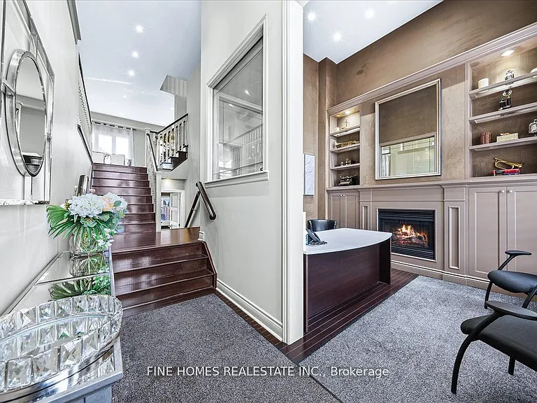 26 Gesher Cres — Photo 3