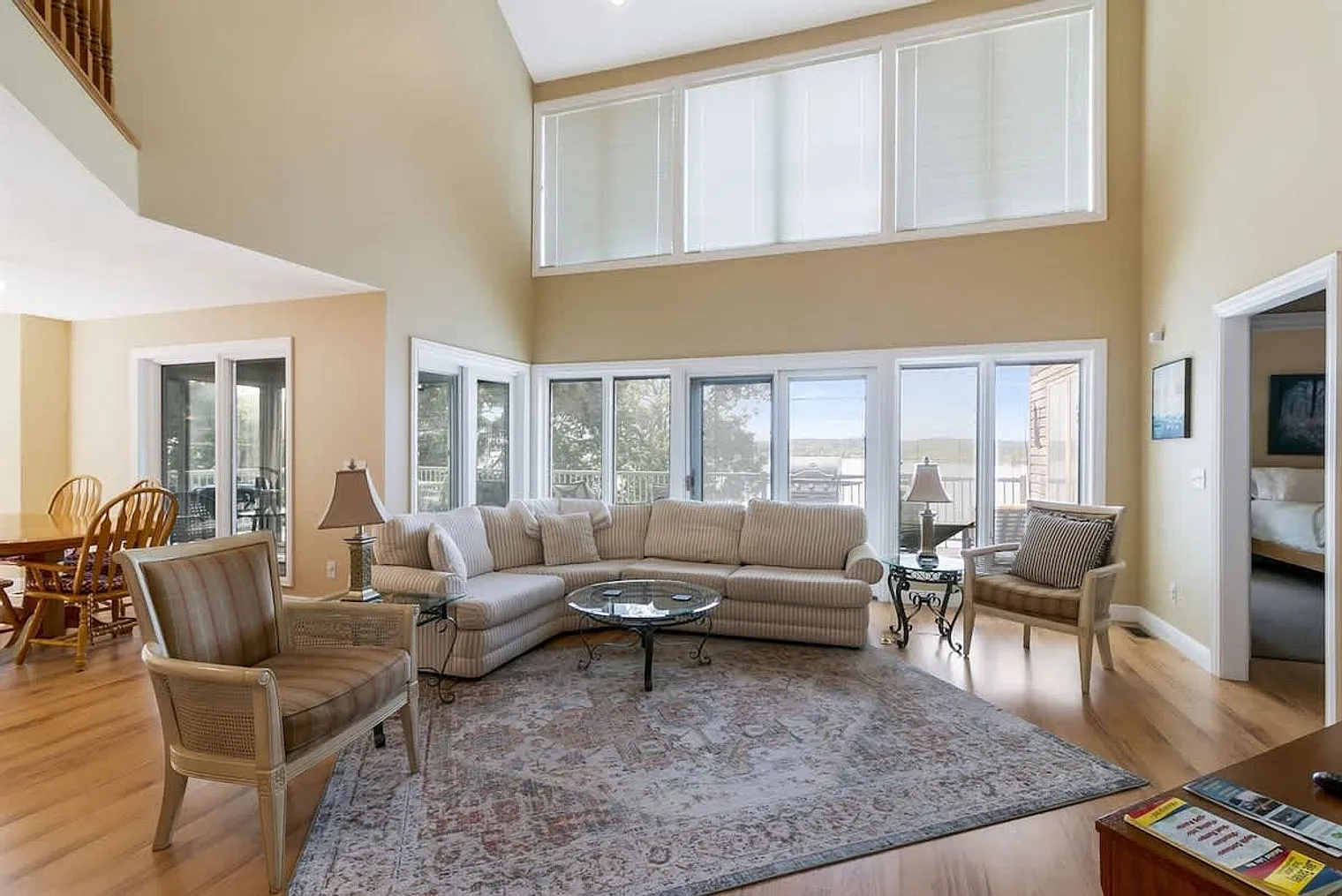 5 bed, 3.0 bath, 3509 sqft, $12,637 — Photo 2