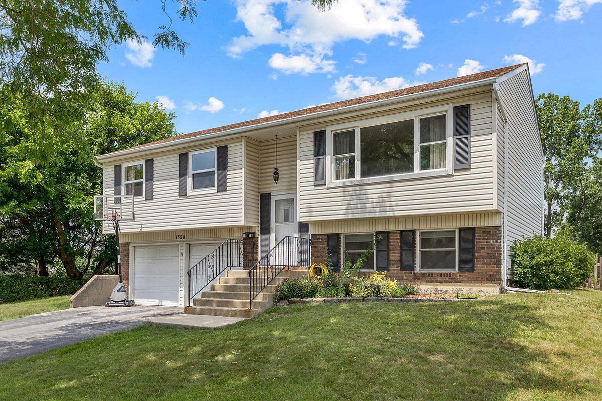 1328 Elmhurst Ln, Schaumburg, IL 60194 | Zillow