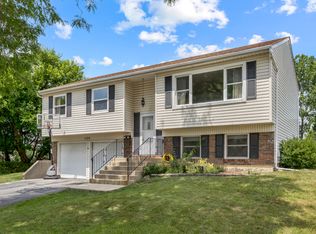 1328 Elmhurst Ln, Schaumburg, IL 60194