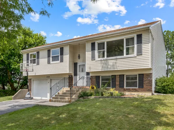 1328 Elmhurst Ln, Schaumburg, IL 60194