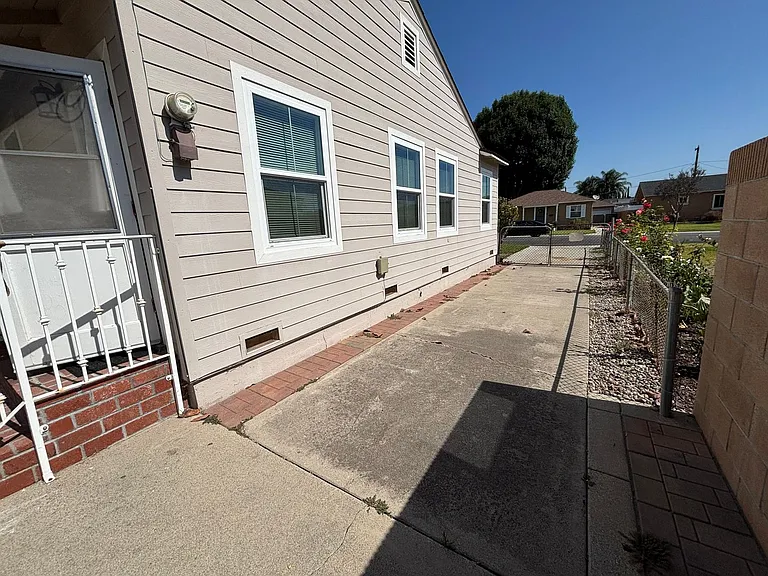 8112 Taylor St — Photo 22