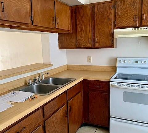 SMOOTH TOP ELECTRIC STOVE. 