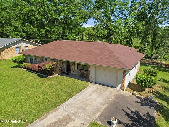 2nd image of 809 Saint Augustine Ext
