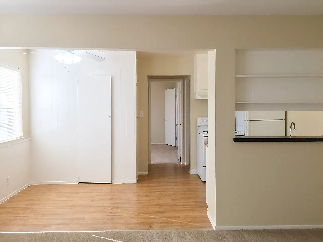 Fontainbleau Apartments — Photo 1