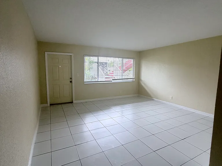 Deerfield Beach Apartments — Photo 8