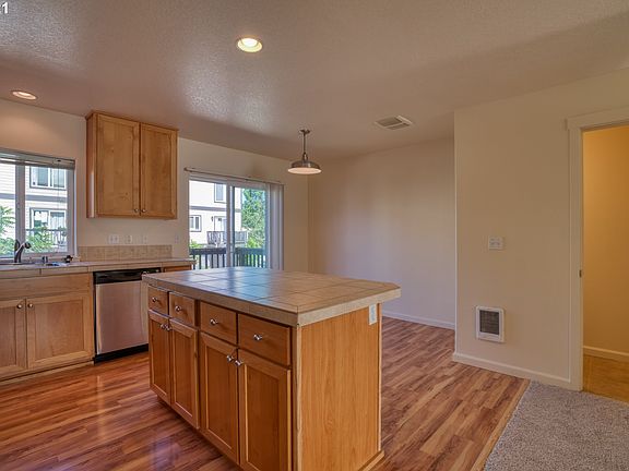 5th image of 6105 NE 34th St