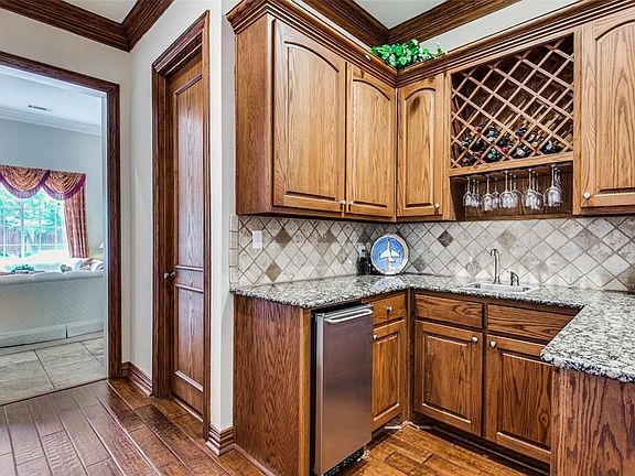 4th image of 4528 Banyan Ln