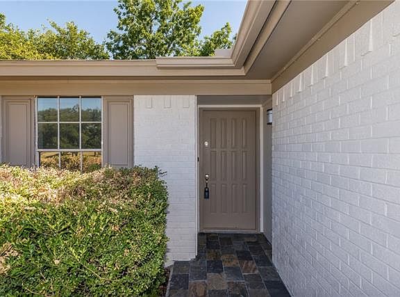 3rd image of 10121 Peppertree Ln