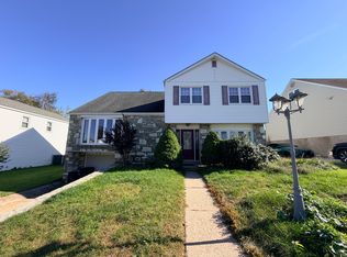 9813 Ferndale St, Philadelphia, PA 19115