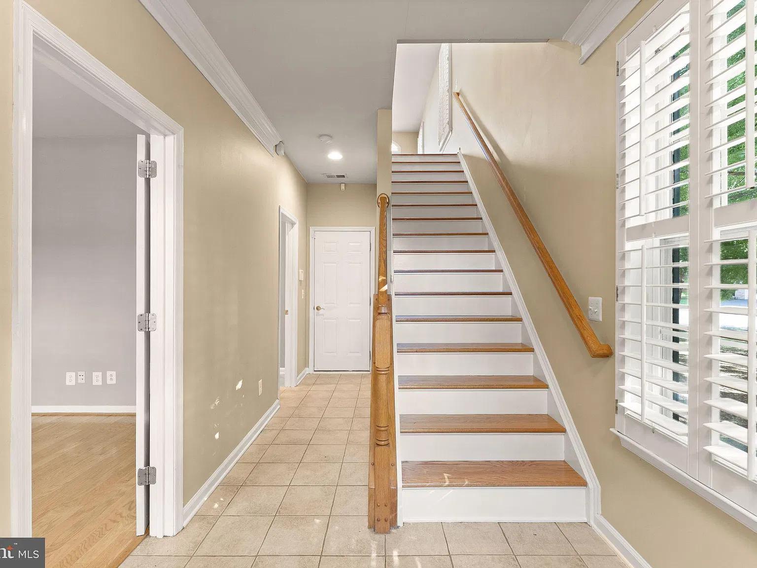3 bed, 4.0 bath, 1966 sqft, $3,250 — Photo 4