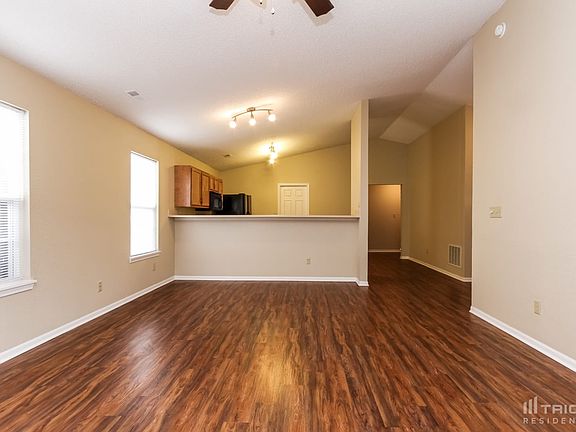 4th image of 6076 Draycott Dr