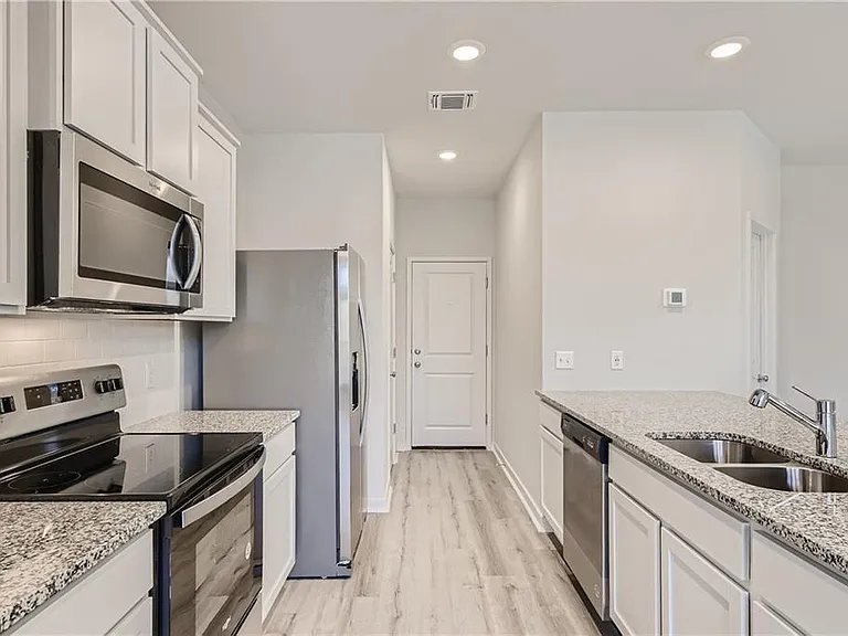 605 W South St #211 — Photo 7