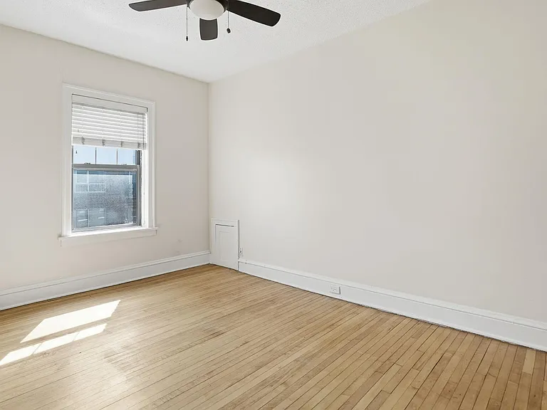 214 19th St E #101 — Photo 8