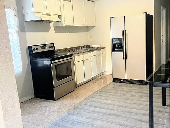 2nd image of 1717 W 15th St #1