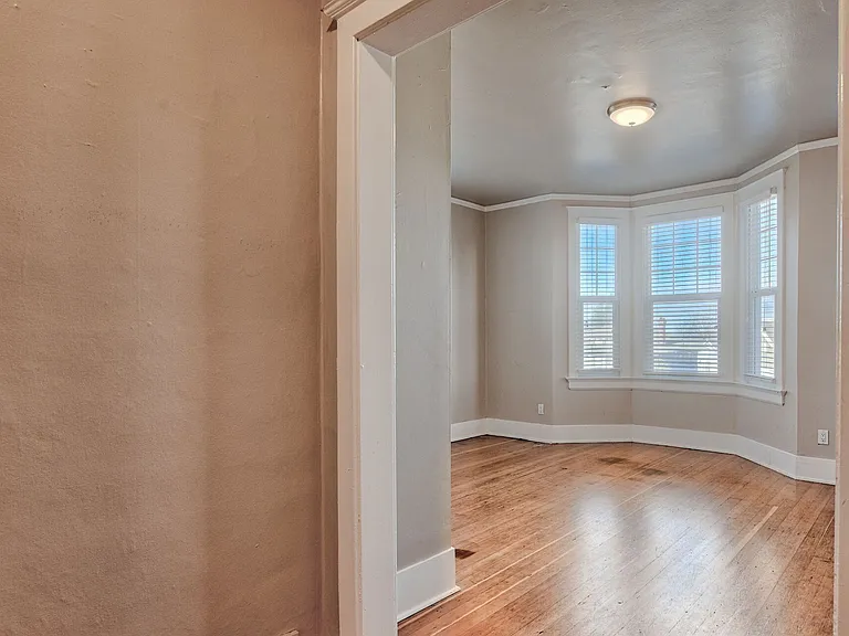 212 N G St — Photo 18