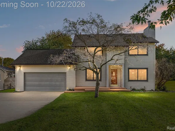 9261 Silverside Dr, South Lyon, MI 48178