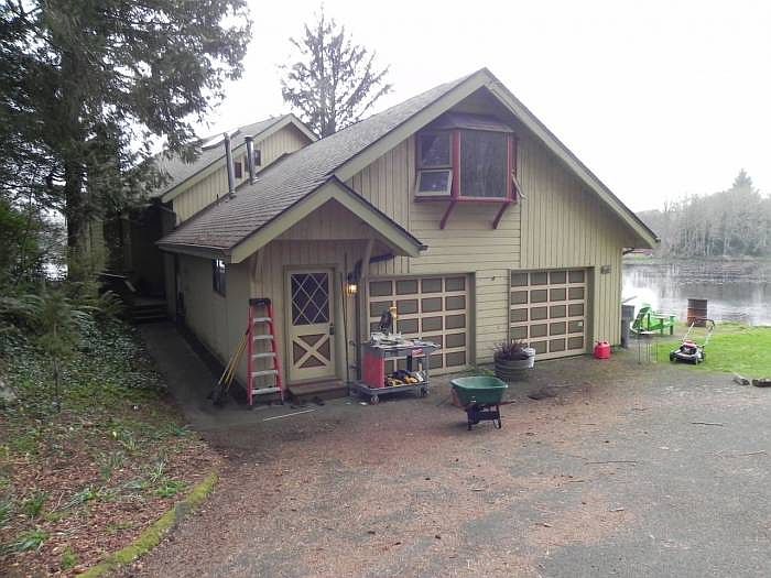 Oversized garage