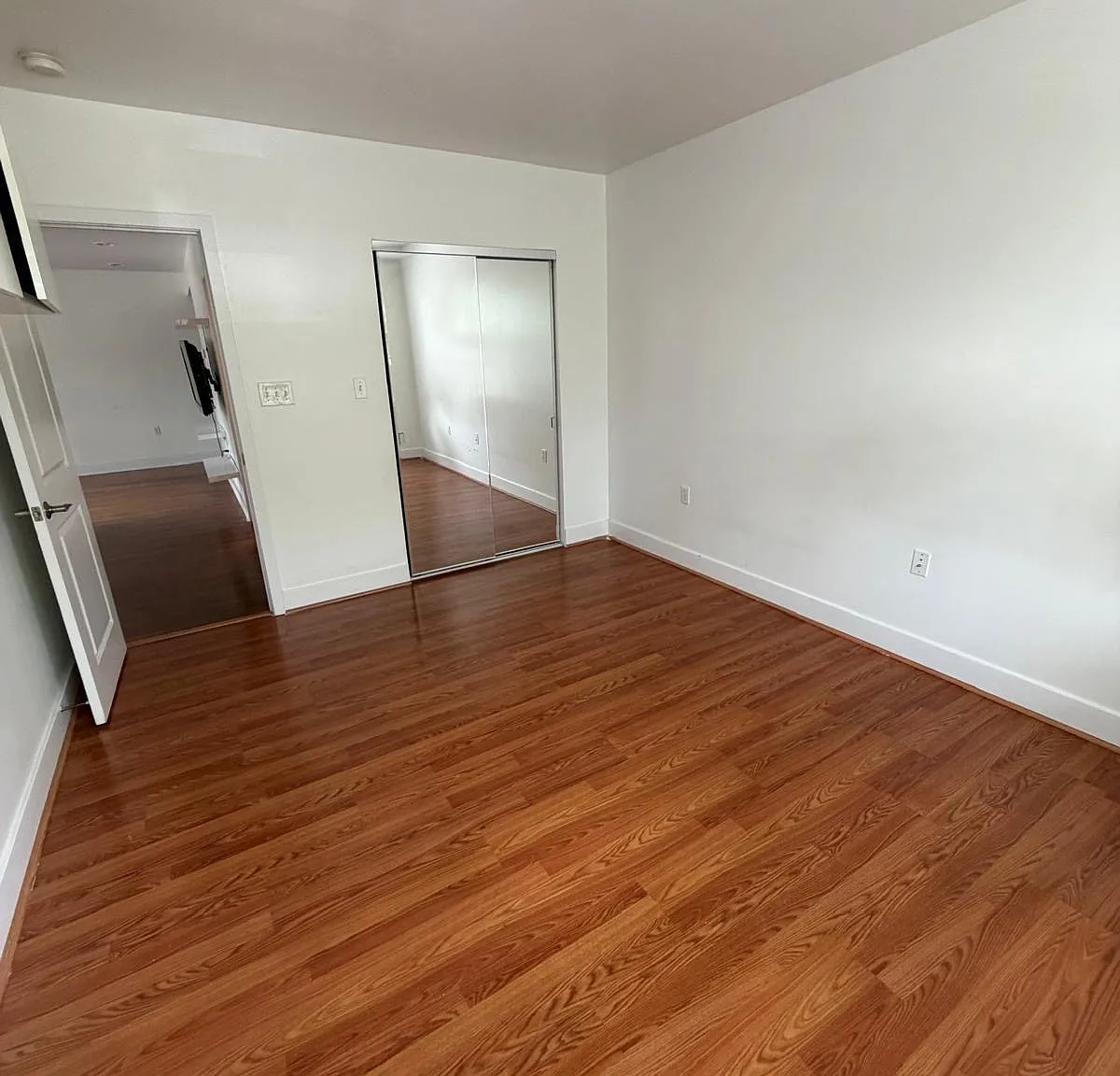 2 bed, 650 sqft, $2,300 — Photo 4