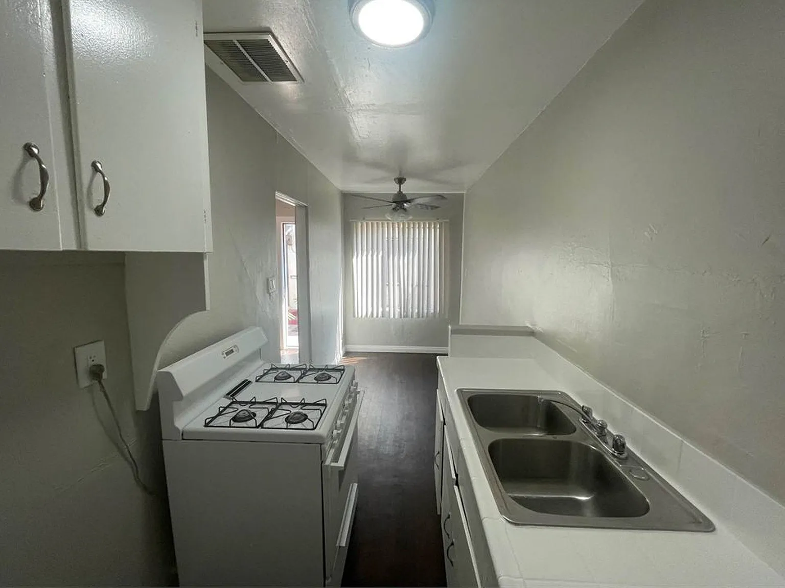 1001-1007 Banning Blvd. — Photo 2